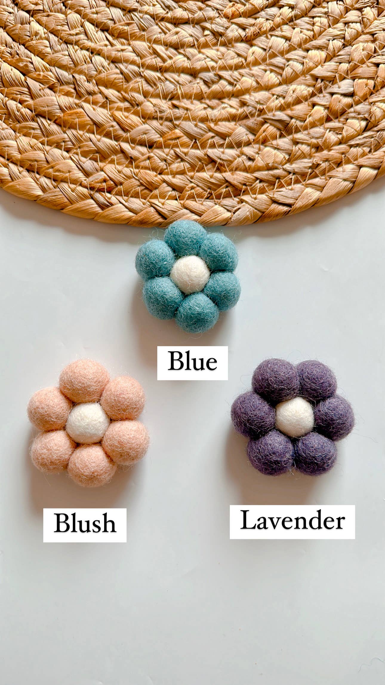 Daisy car vent clip / car diffuser ( REUSABLE) : with a dropper