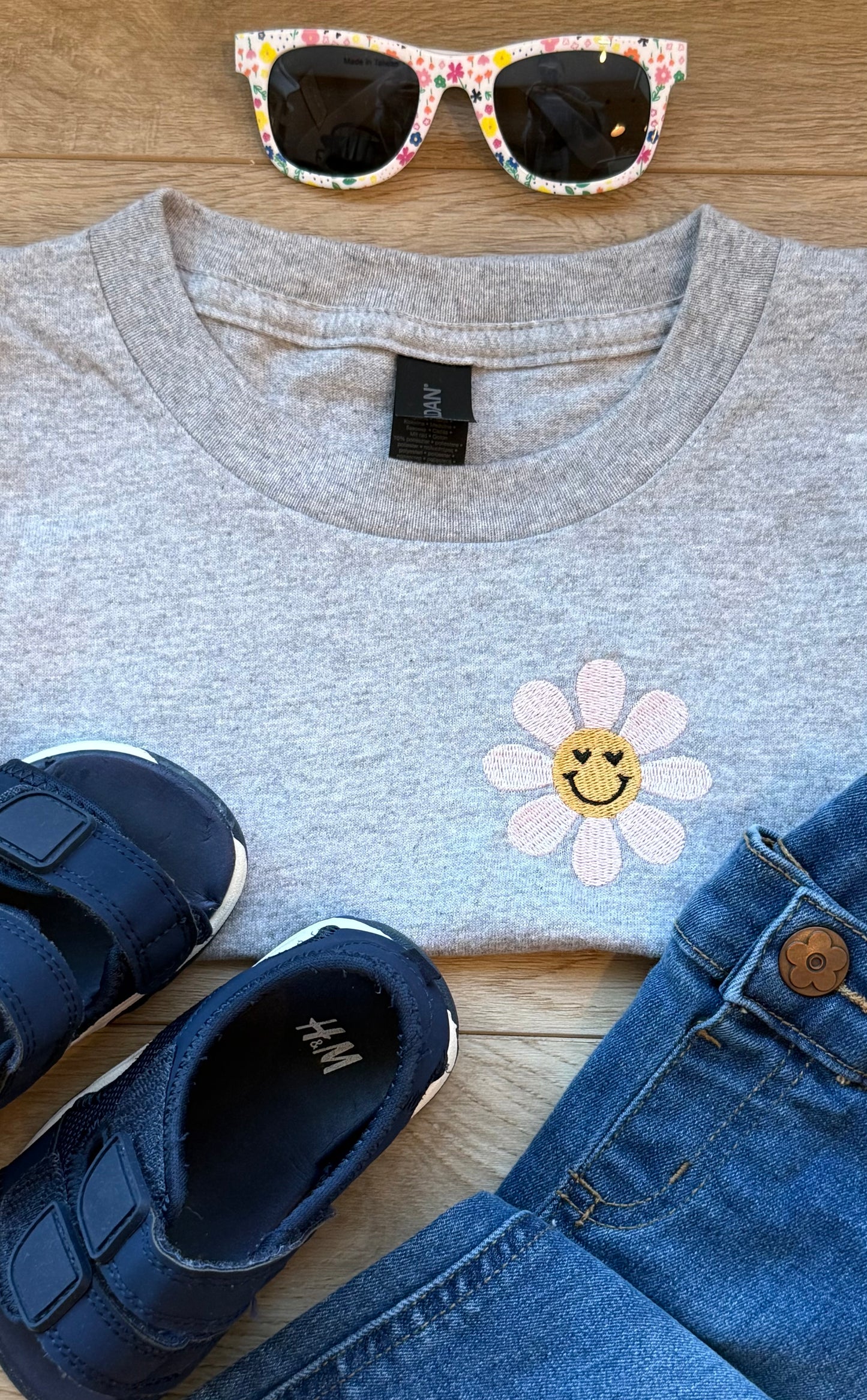 Embroidered toddler daisy tee