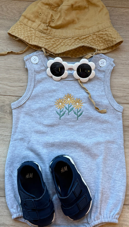 Flower romper embroidered